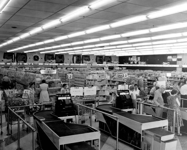 Customers shopping at the Webb's City grocery, Saint Petersburg, Florida, 1961