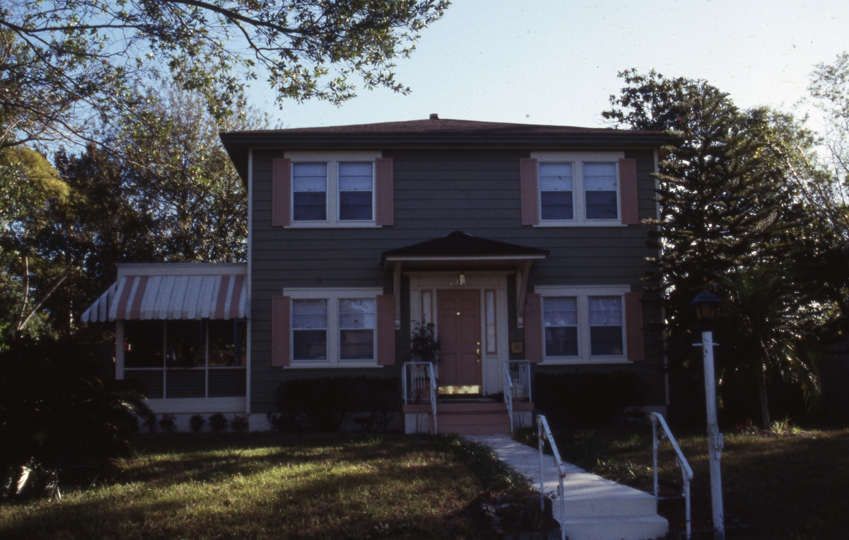 Colonial Revival home in the Kenwood Historic District