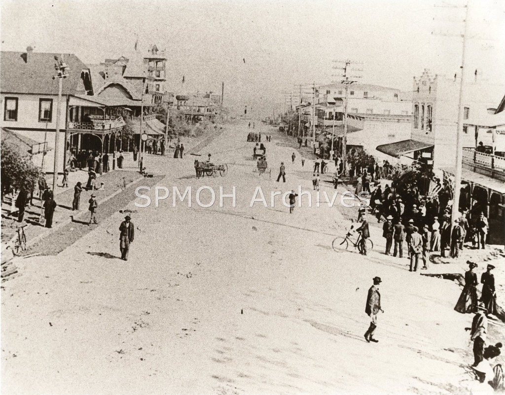 Central Avenue Looking East from 4th Street, 1895